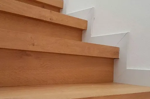 revestir escaleras en parquet forrado de escaleras Mataró