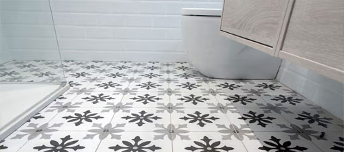 reforma de suelos de baños castelldefels